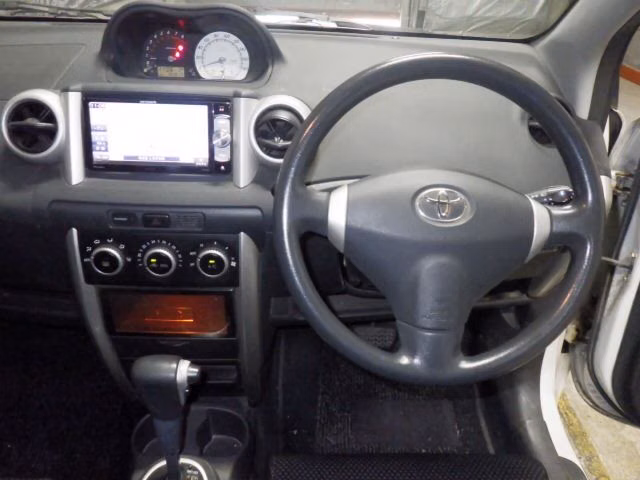 TOYOTA IST