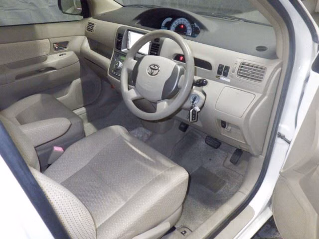 TOYOTA RAUM