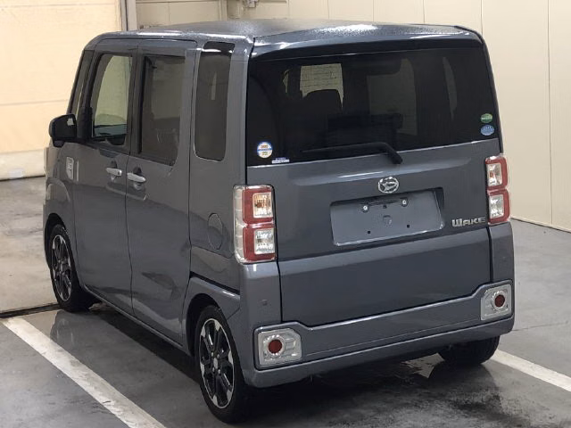 DAIHATSU WAKE