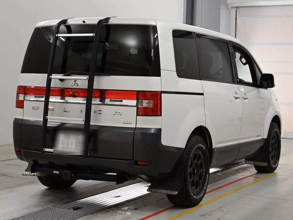 MITSUBISHI DELICA D:5