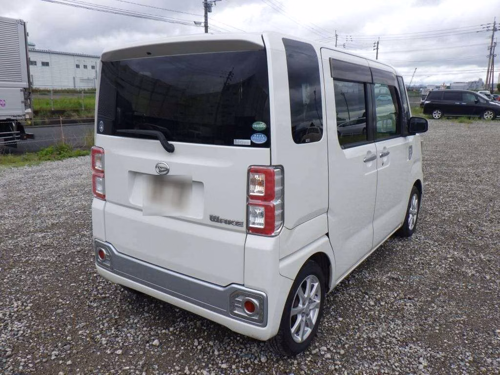 DAIHATSU WAKE