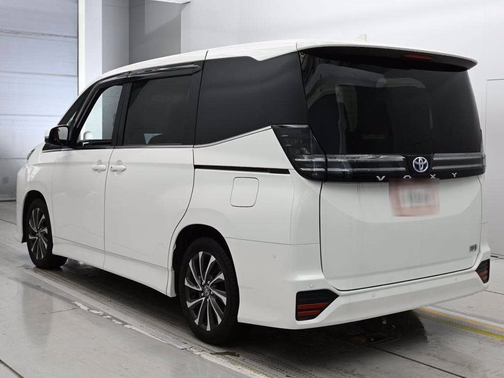 TOYOTA VOXY