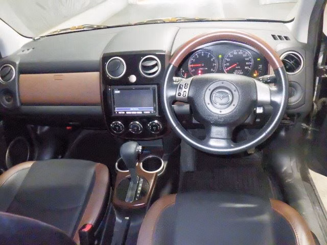 MAZDA VERISA