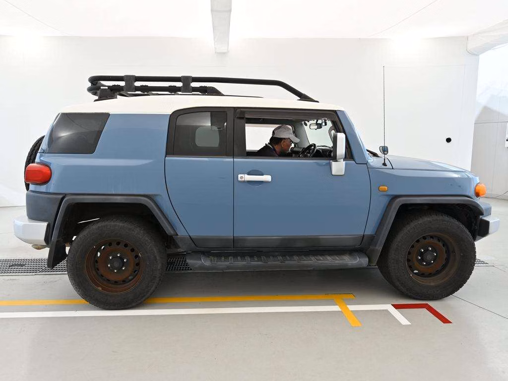 TOYOTA FJ CRUISER