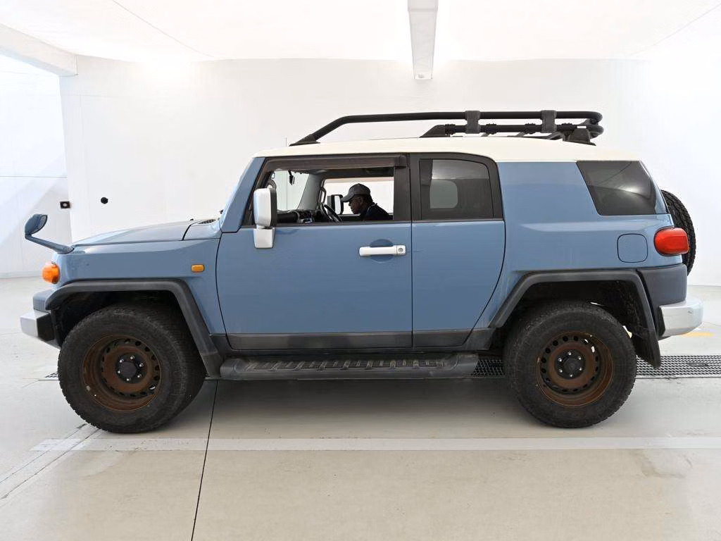 TOYOTA FJ CRUISER