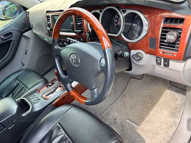 TOYOTA HILUX SURF