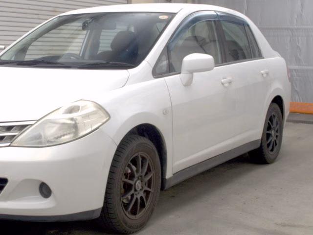 NISSAN TIIDA LATIO