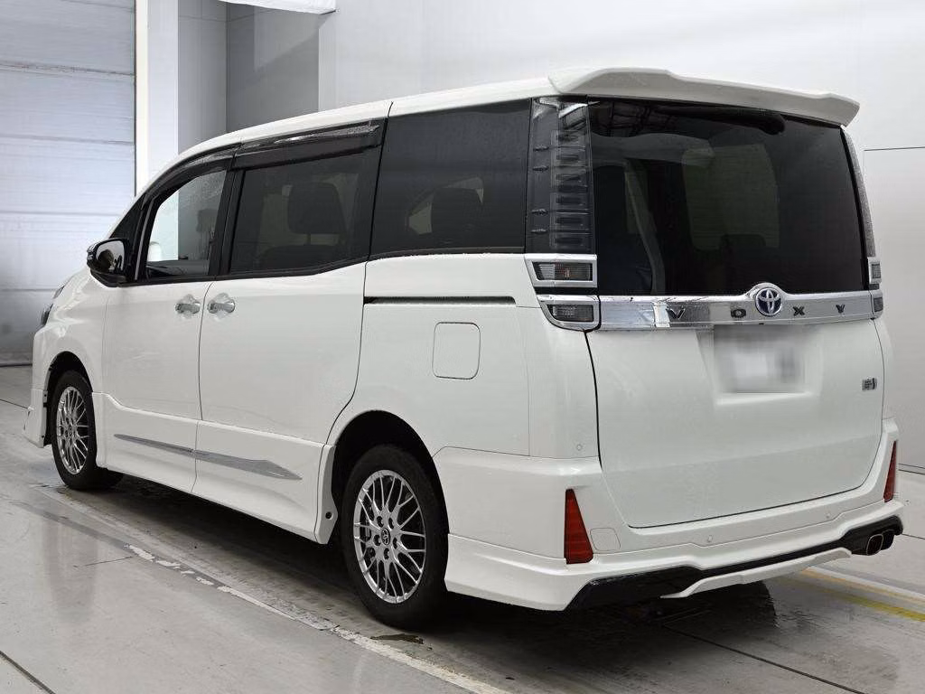 TOYOTA VOXY