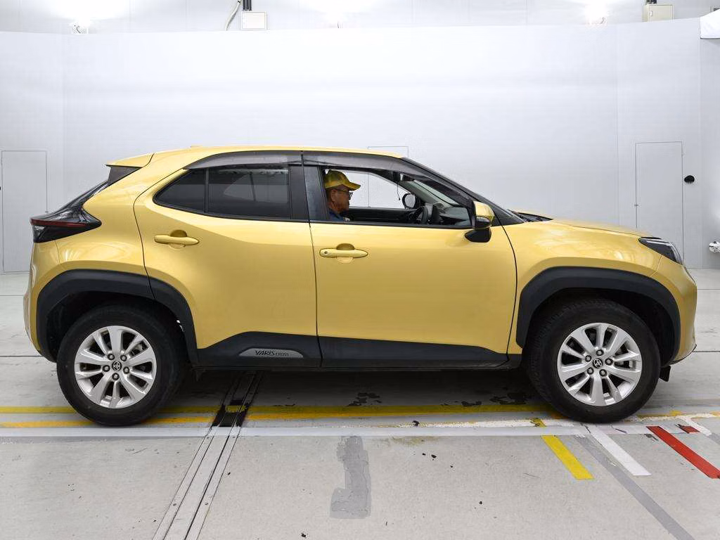 TOYOTA YARIS CROSS