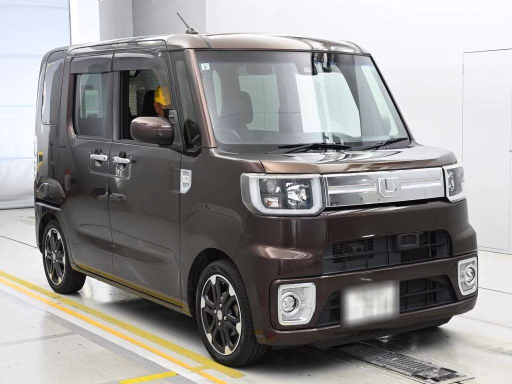 DAIHATSU WAKE