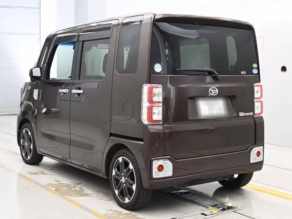 DAIHATSU WAKE