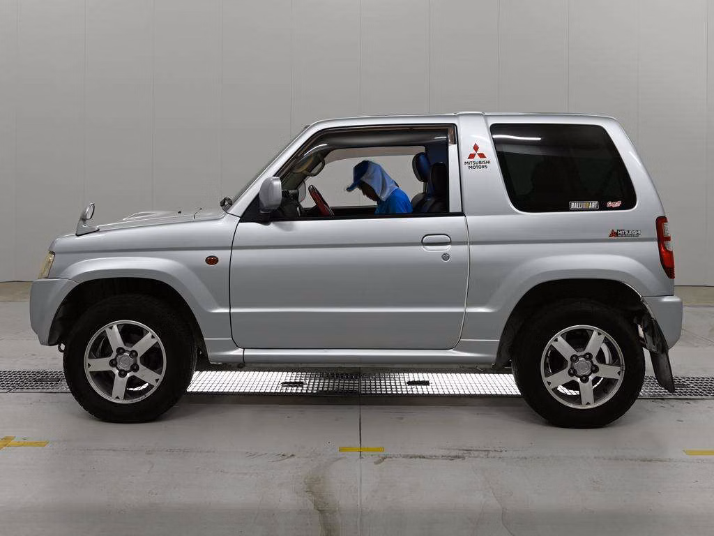 MITSUBISHI PAJERO MINI