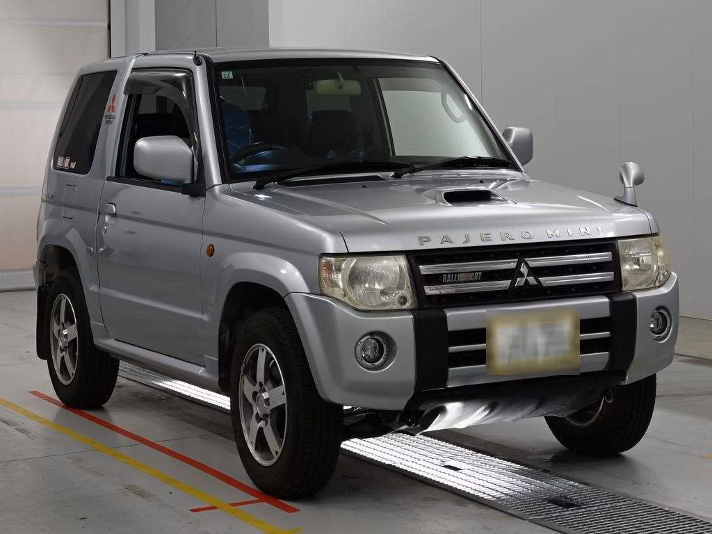 MITSUBISHI PAJERO MINI