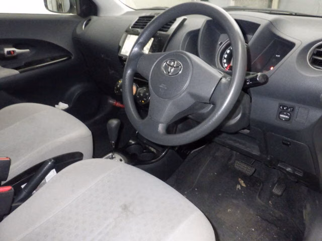 TOYOTA IST