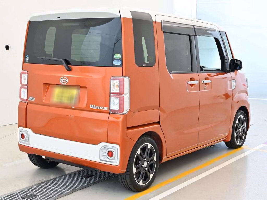 DAIHATSU WAKE
