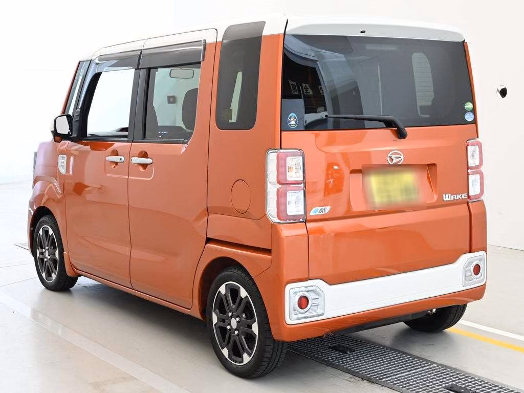 DAIHATSU WAKE