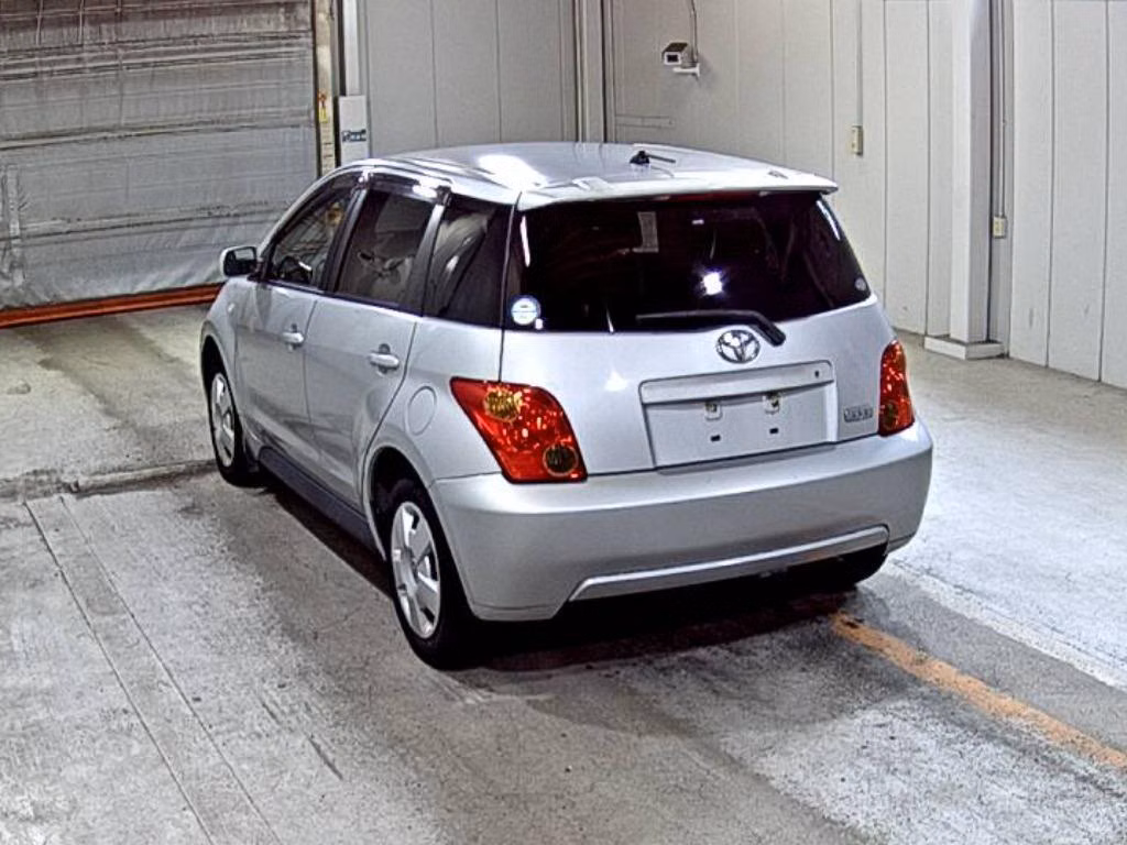 TOYOTA IST