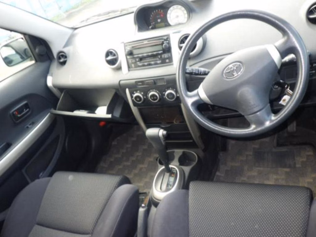 TOYOTA IST
