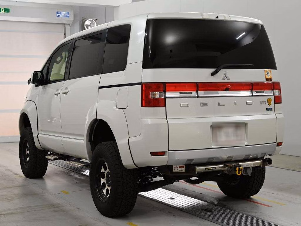 MITSUBISHI DELICA D:5