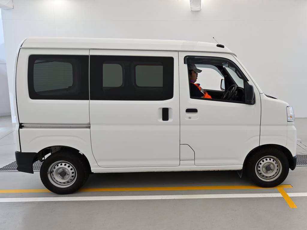 TOYOTA PIXIS VAN