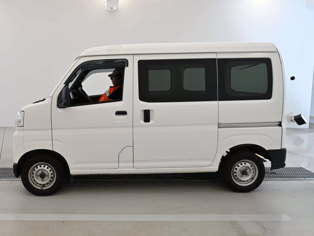 TOYOTA PIXIS VAN