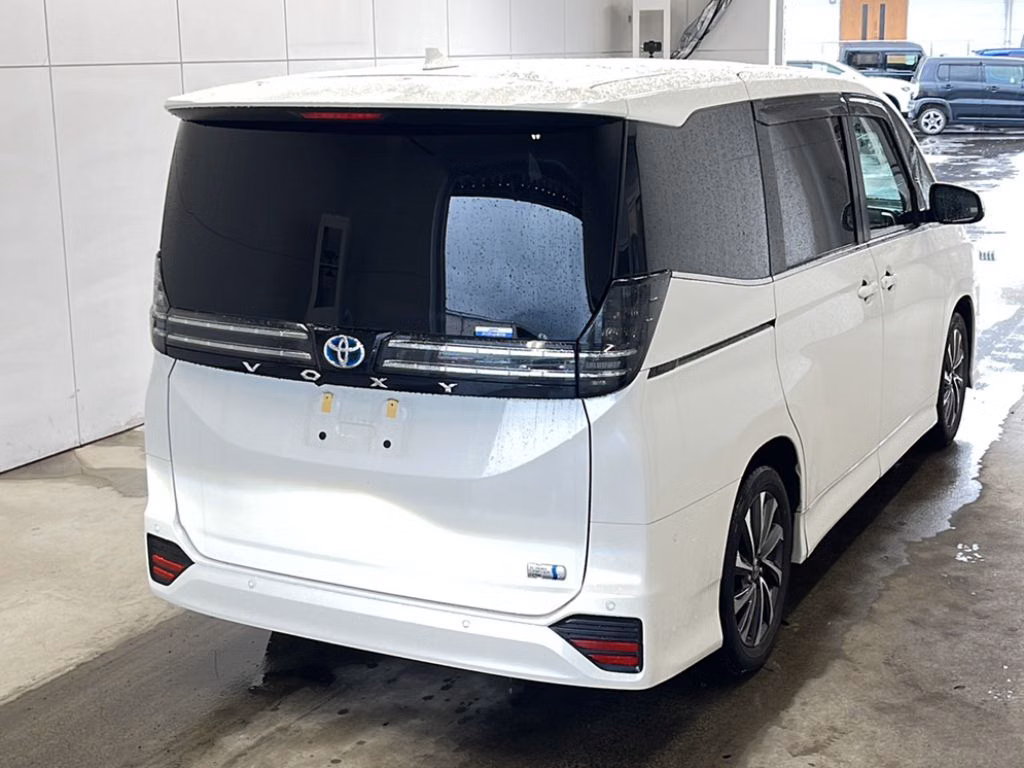 TOYOTA VOXY