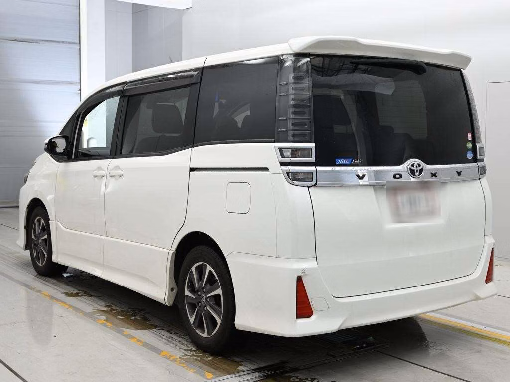 TOYOTA VOXY