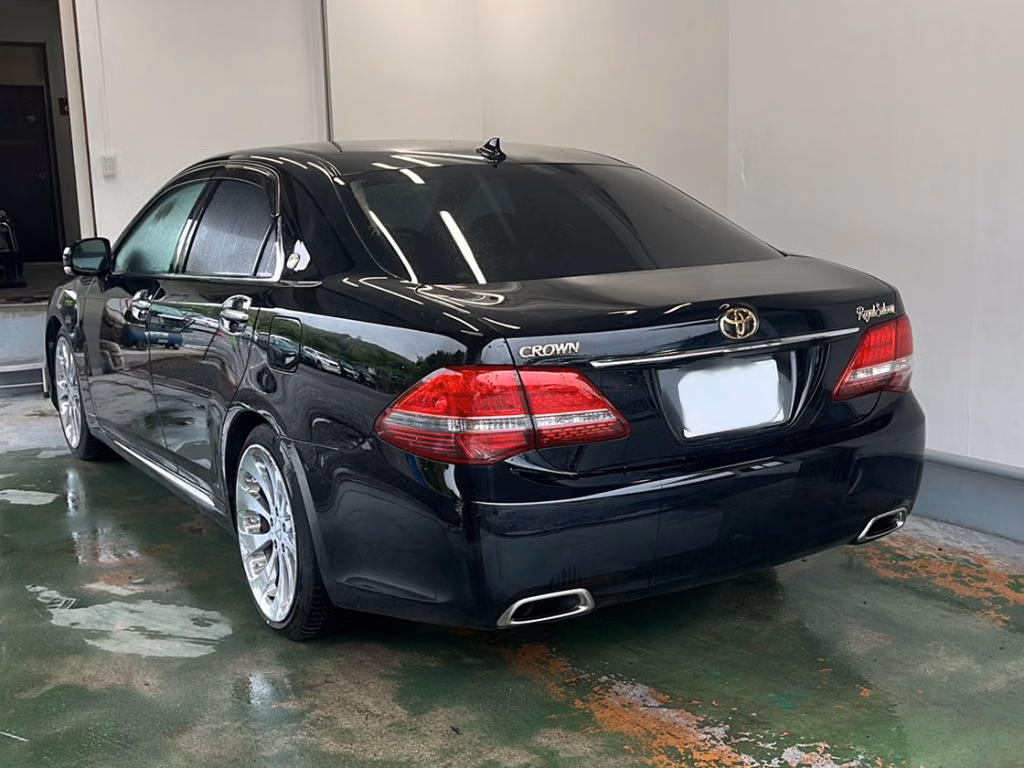 TOYOTA CROWN