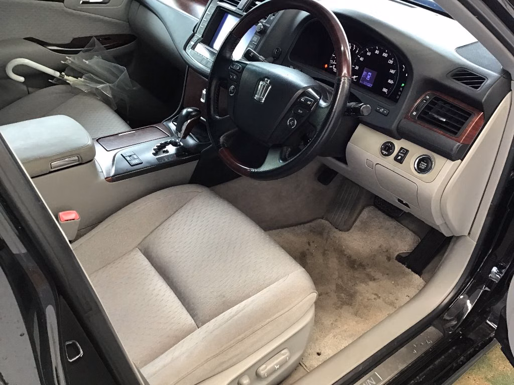TOYOTA CROWN