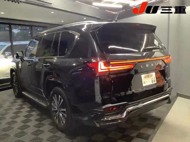 LEXUS LX600