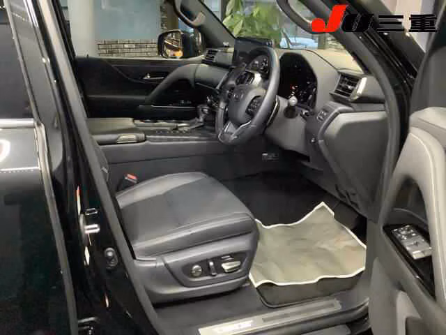 LEXUS LX600