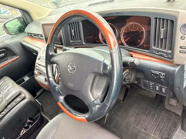 NISSAN ELGRAND