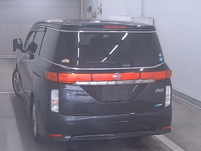 NISSAN ELGRAND