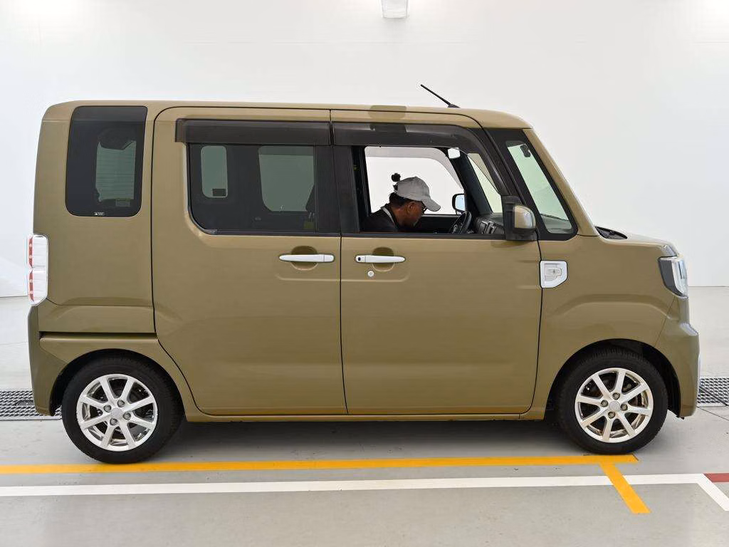 DAIHATSU WAKE