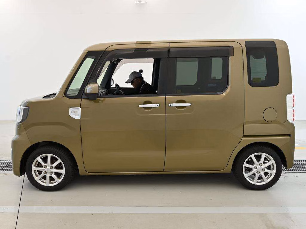 DAIHATSU WAKE