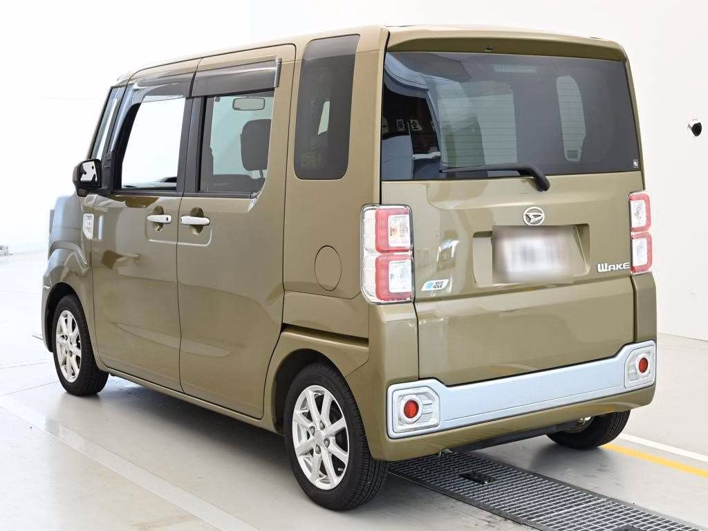 DAIHATSU WAKE