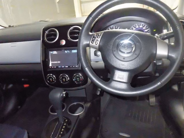 MAZDA VERISA