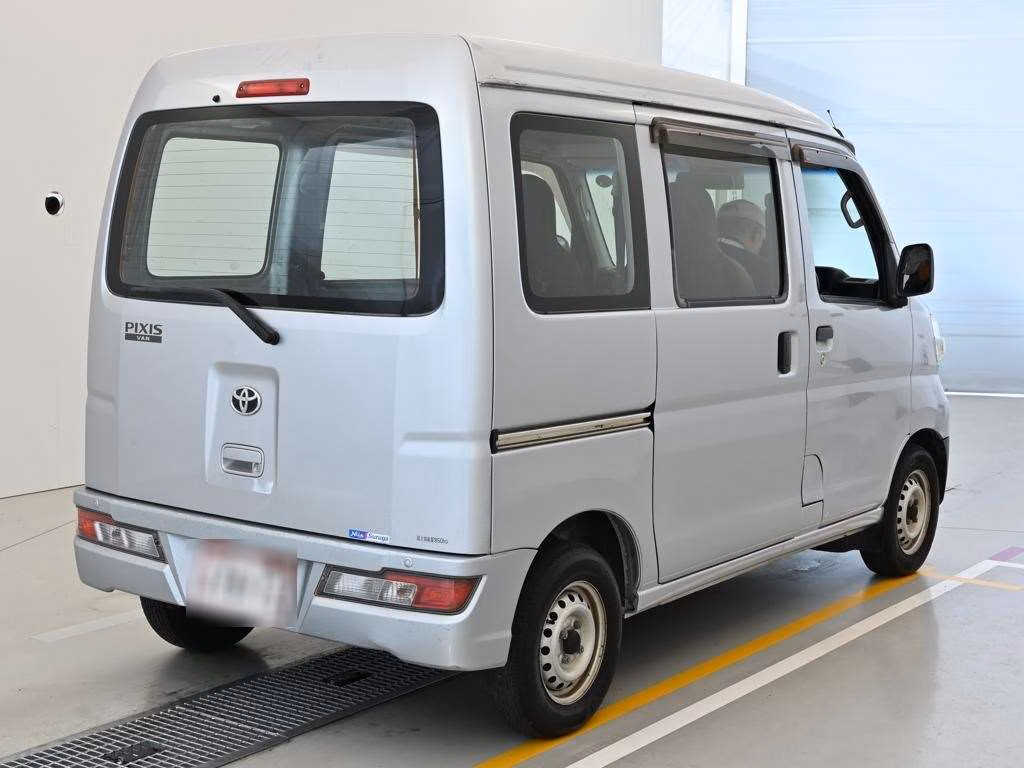 TOYOTA PIXIS VAN