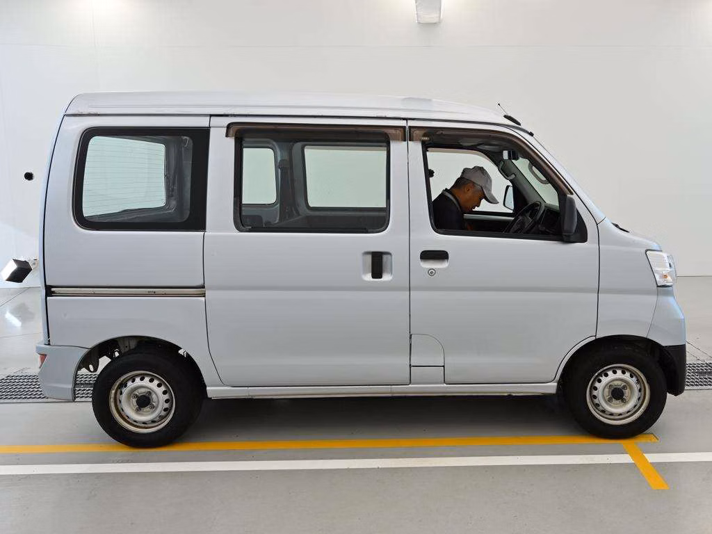 TOYOTA PIXIS VAN