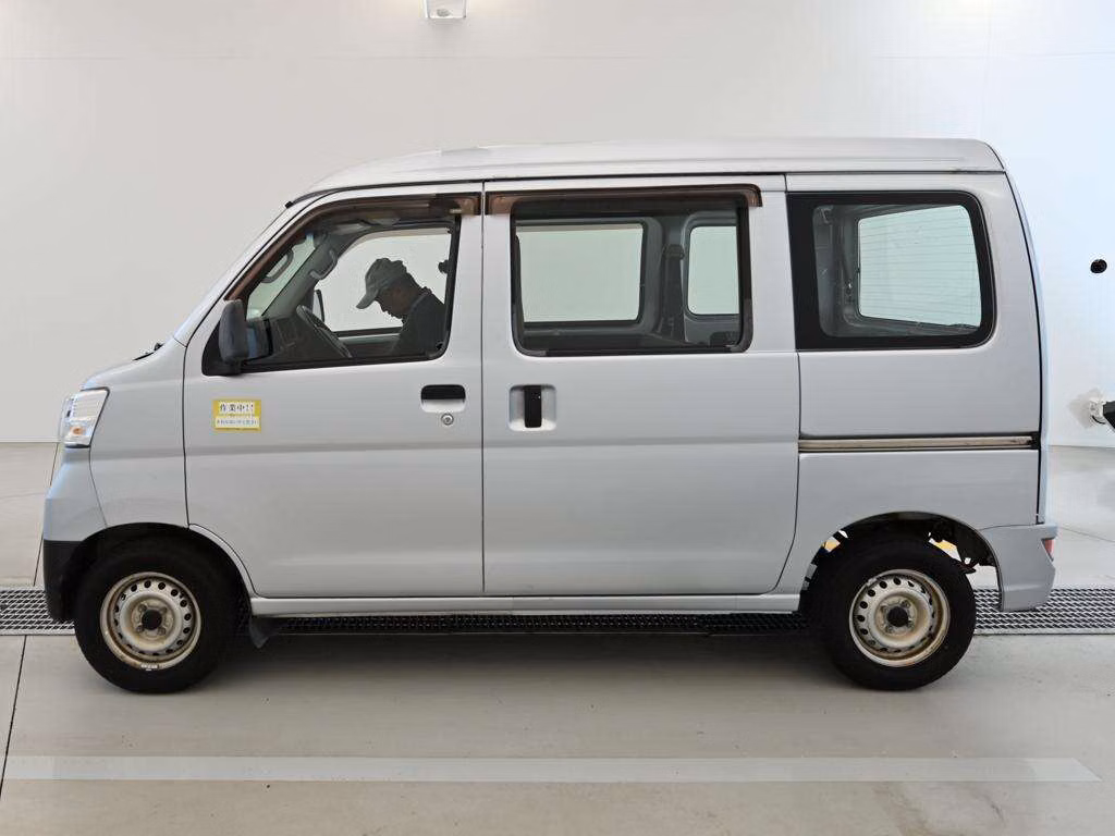 TOYOTA PIXIS VAN
