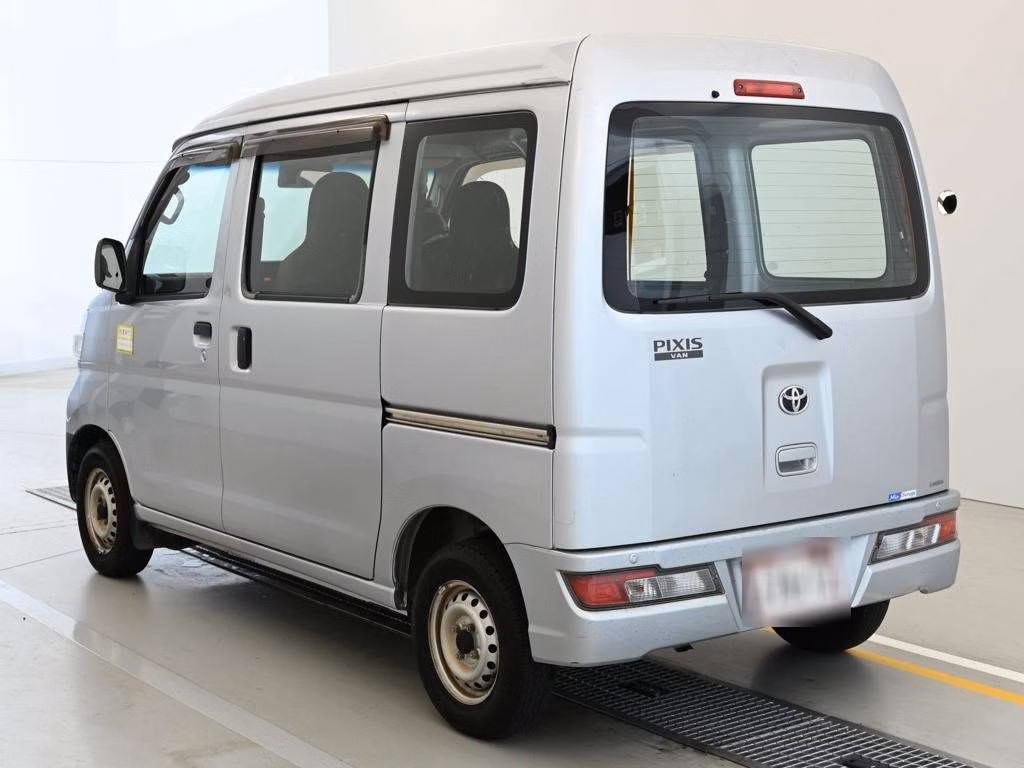 TOYOTA PIXIS VAN