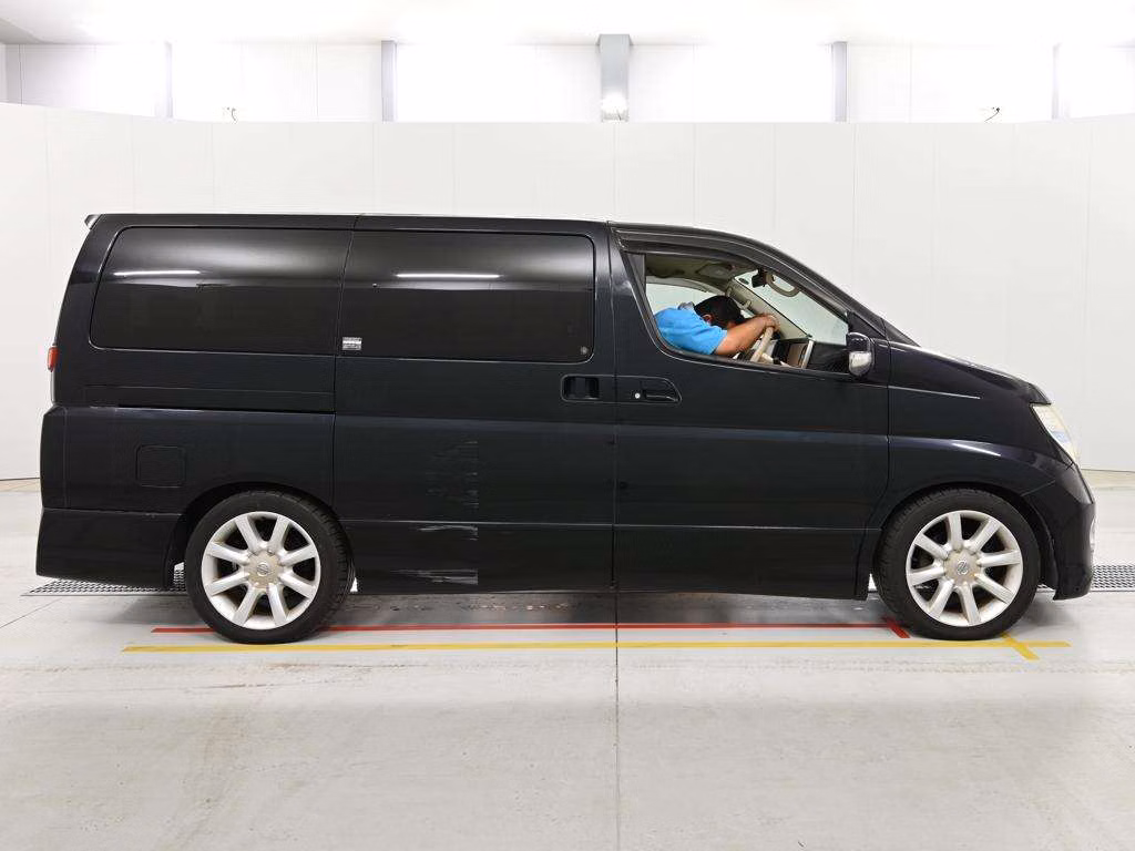 NISSAN ELGRAND