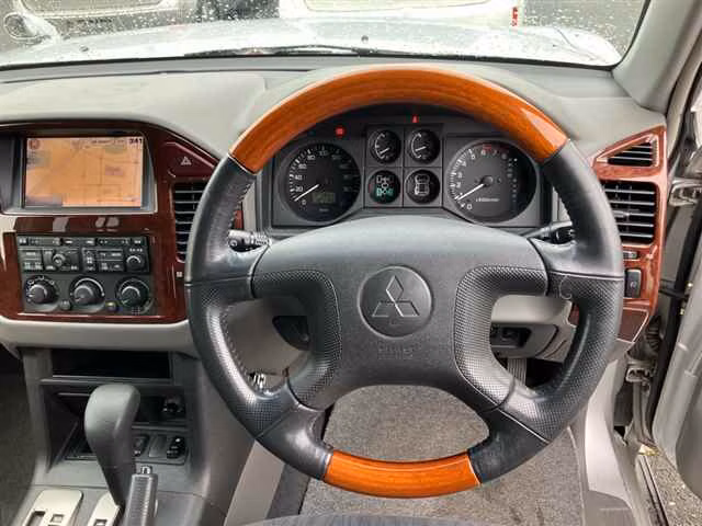 MITSUBISHI PAJERO