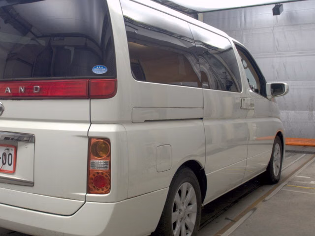 NISSAN ELGRAND