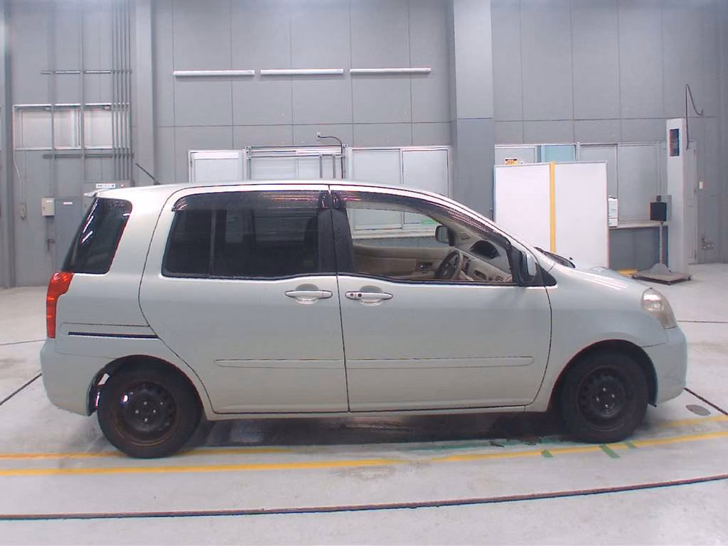 TOYOTA RAUM