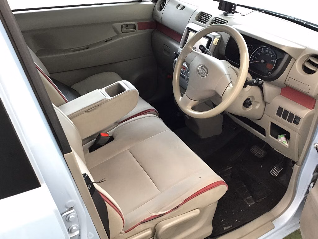 DAIHATSU MOVE CONTE