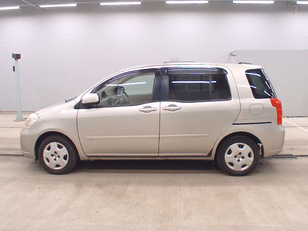 TOYOTA RAUM