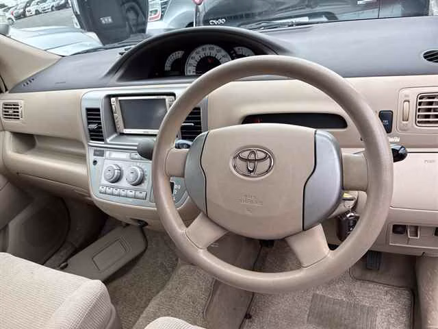 TOYOTA RAUM