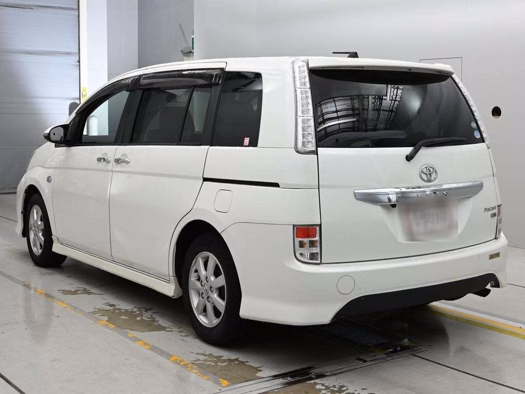 TOYOTA ISIS