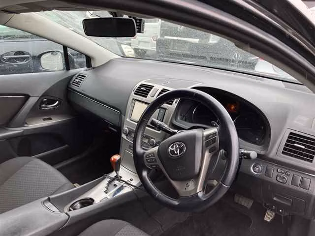 TOYOTA AVENSIS